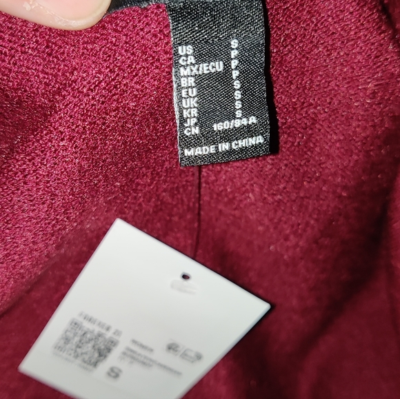 NWT Patch Pocket Burgundy Cardigan - Picture 5 of 6